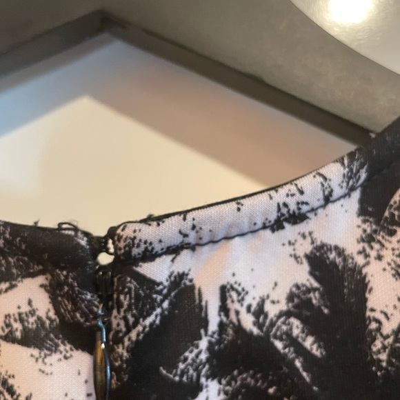 NWT Guess | Palm Tree Mix Scuba Sleeveless Bodycon Dress | XS - Picture 7 of 9